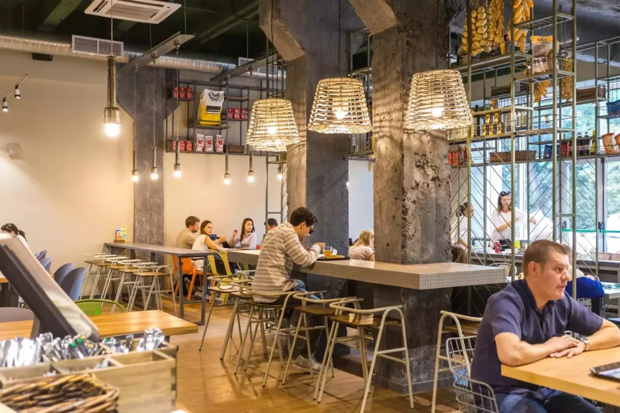 Интерьер/Экстерьер/Банкетная зона/Бар/Стол для двоих/Вход/Главный зал/Lounge зона кафе Петрушка фото