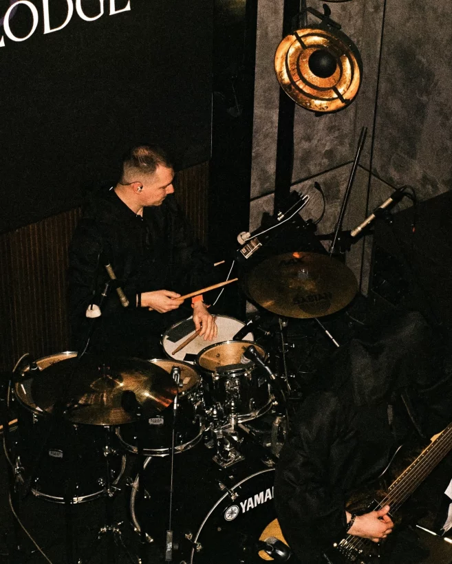 Интерьер/Экстерьер/Банкетная зона/Бар/Стол для двоих/Вход/Главный зал/Lounge зона ресторан Hide фото