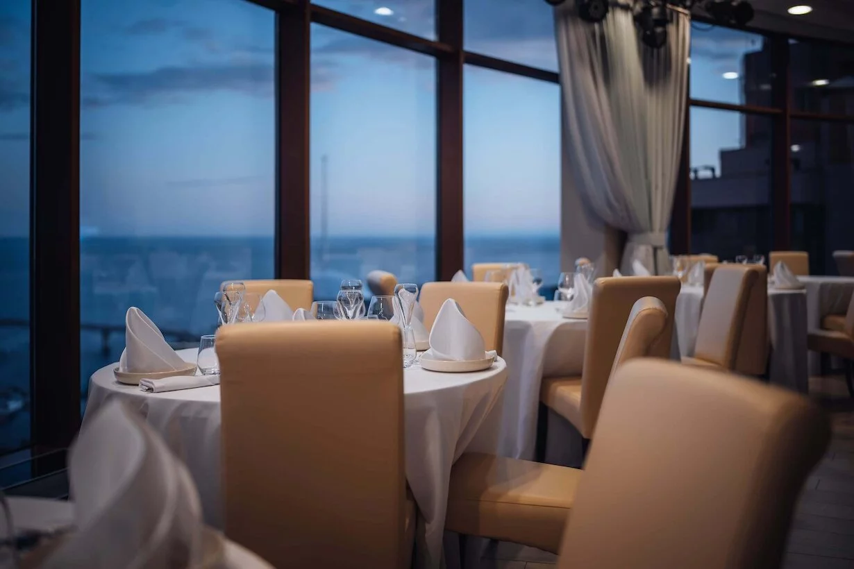 Интерьер/Экстерьер/Банкетная зона/Бар/Стол для двоих/Вход/Главный зал/Lounge зона ресторан Пространство 360 фото