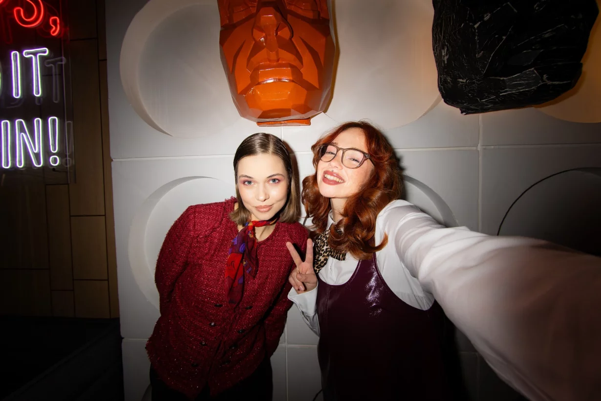 Интерьер/Экстерьер/Банкетная зона/Бар/Стол для двоих/Вход/Главный зал/Lounge зона ресторан Токио-City фото