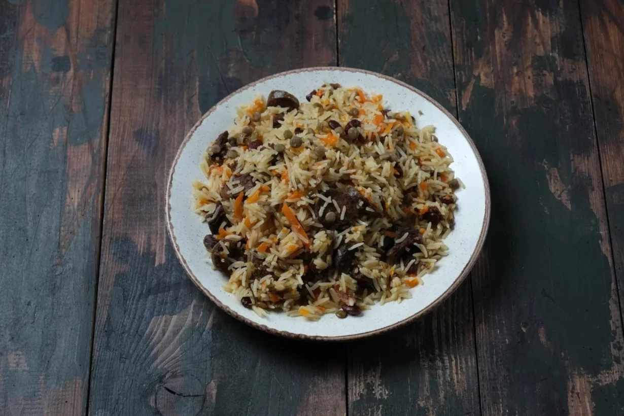 Интерьер/Экстерьер/Банкетная зона/Бар/Стол для двоих/Вход/Главный зал/Lounge зона кафе Фаворит фото