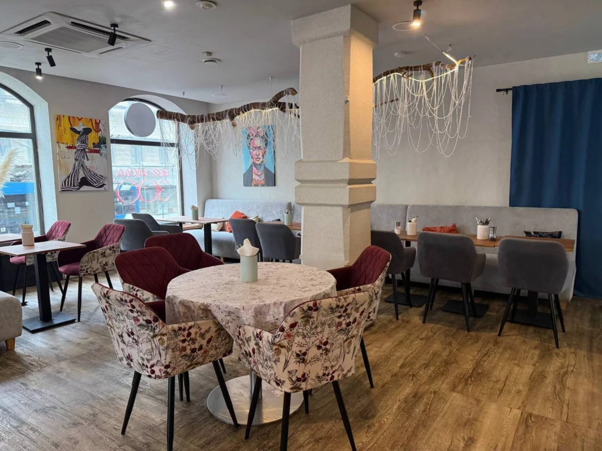 Интерьер/Экстерьер/Банкетная зона/Бар/Стол для двоих/Вход/Главный зал/Lounge зона ресторан Город 812 фото