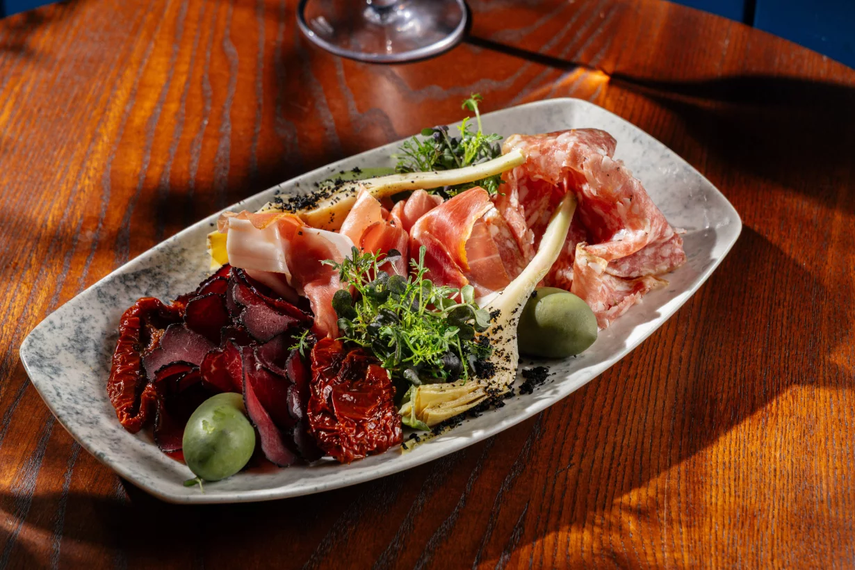 Интерьер/Экстерьер/Банкетная зона/Бар/Стол для двоих/Вход/Главный зал/Lounge зона ресторан Sapori di Italia фото