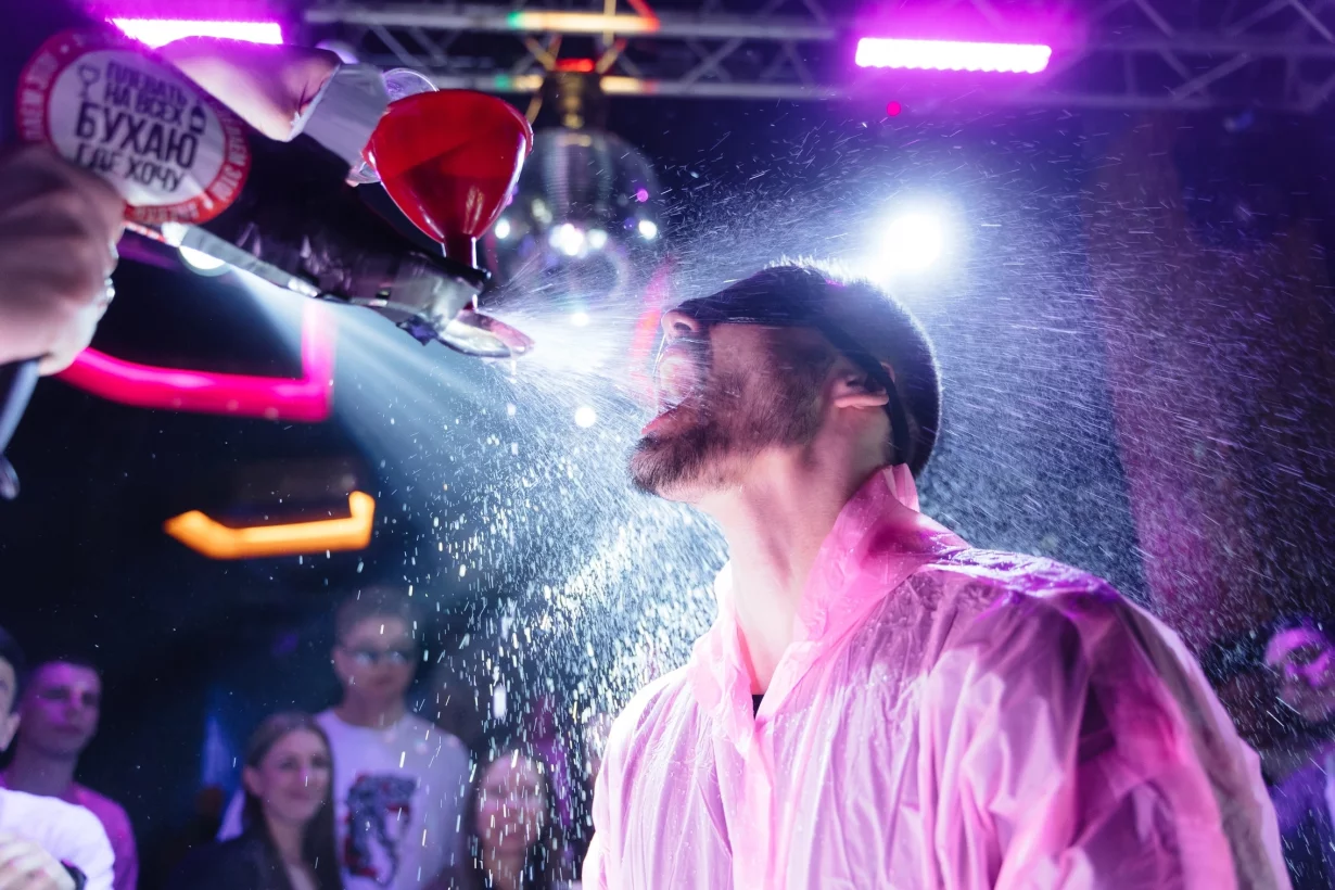 Интерьер/Экстерьер/Банкетная зона/Бар/Стол для двоих/Вход/Главный зал/Lounge зона бар Nebar фото