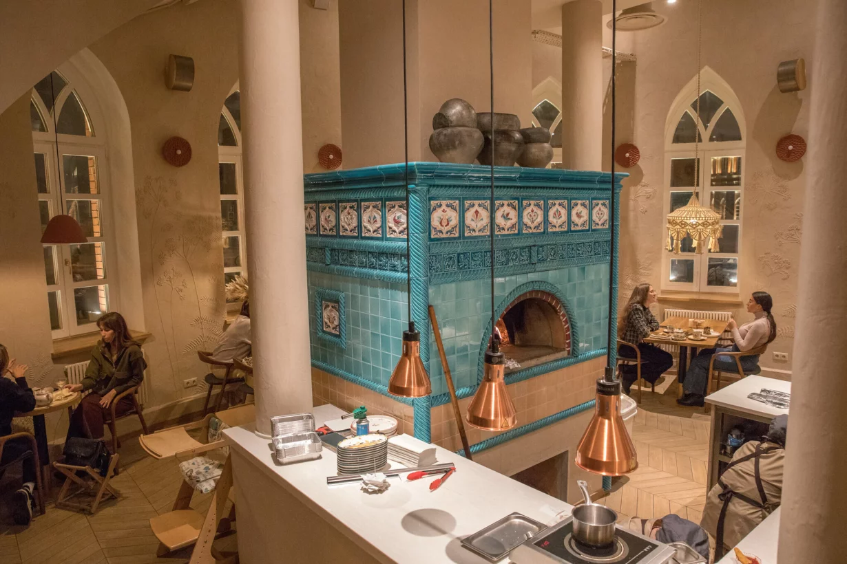 Интерьер/Экстерьер/Банкетная зона/Бар/Стол для двоих/Вход/Главный зал/Lounge зона ресторан Есения фото