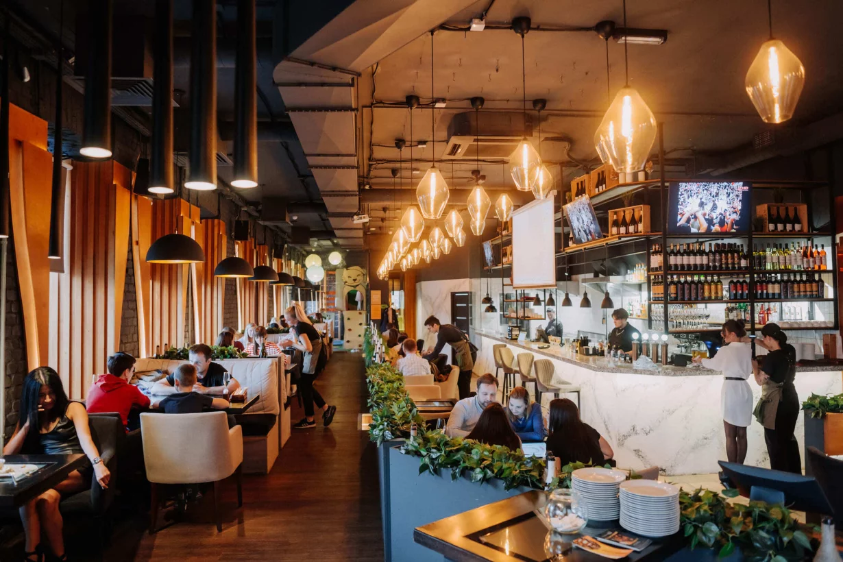 Интерьер/Экстерьер/Банкетная зона/Бар/Стол для двоих/Вход/Главный зал/Lounge зона ресторан Игристые фото