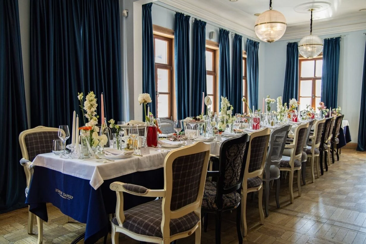 Интерьер/Экстерьер/Банкетная зона/Бар/Стол для двоих/Вход/Главный зал/Lounge зона ресторан Lauren Parker фото