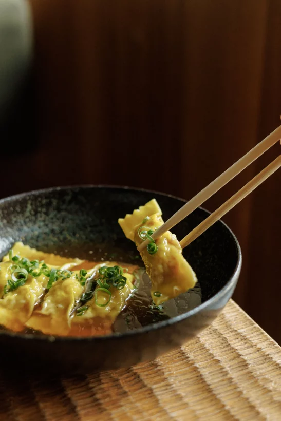 Интерьер/Экстерьер/Банкетная зона/Бар/Стол для двоих/Вход/Главный зал/Lounge зона ресторан Ro фото