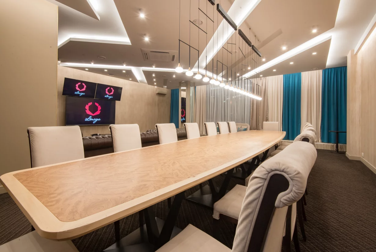 Интерьер/Экстерьер/Банкетная зона/Бар/Стол для двоих/Вход/Главный зал/Lounge зона ресторанный комплекс Olimpbet Lounge фото