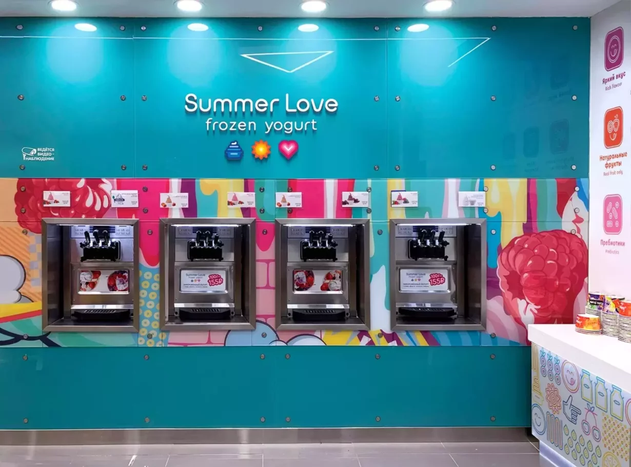 Интерьер/Экстерьер/Банкетная зона/Бар/Стол для двоих/Вход/Главный зал/Lounge зона кафе Tutti Frutti фото