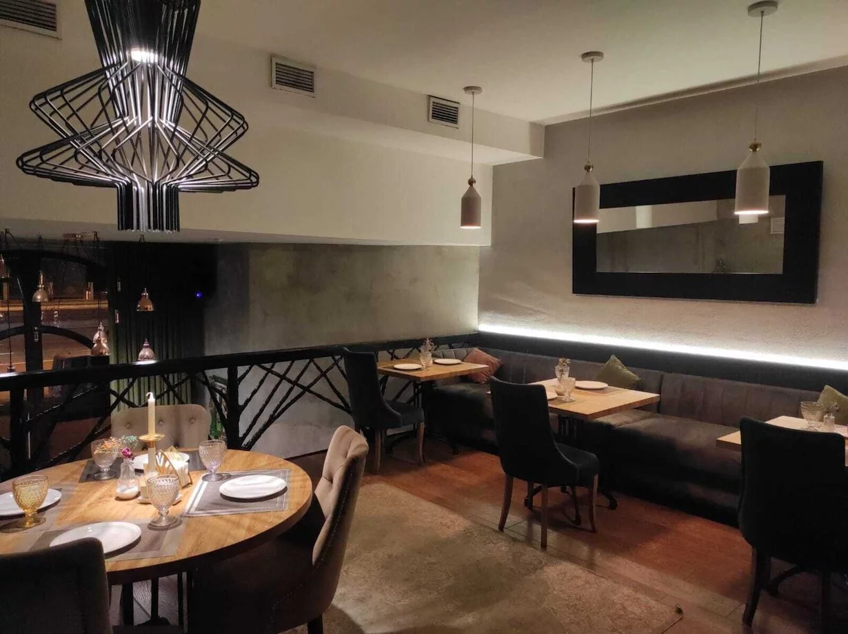 Интерьер/Экстерьер/Банкетная зона/Бар/Стол для двоих/Вход/Главный зал/Lounge зона паб Куба фото