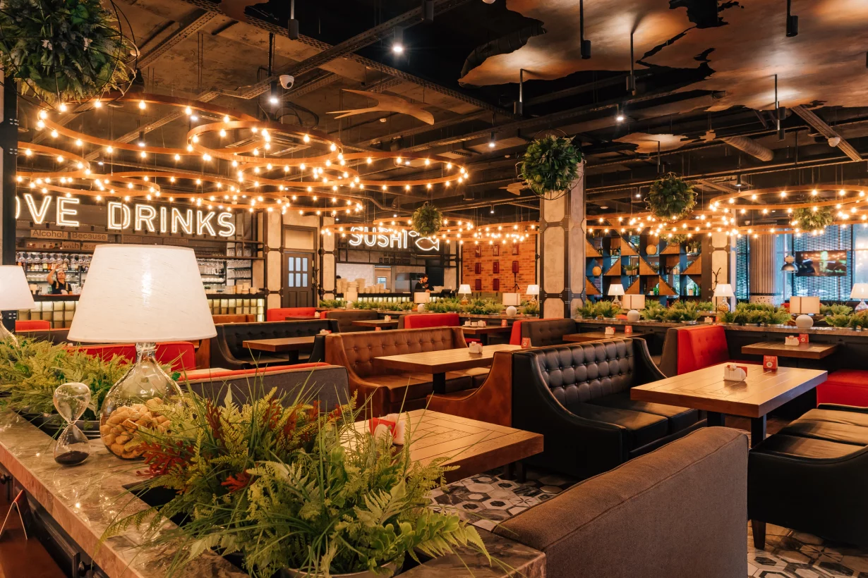 Интерьер/Экстерьер/Банкетная зона/Бар/Стол для двоих/Вход/Главный зал/Lounge зона ресторан Токио-City фото