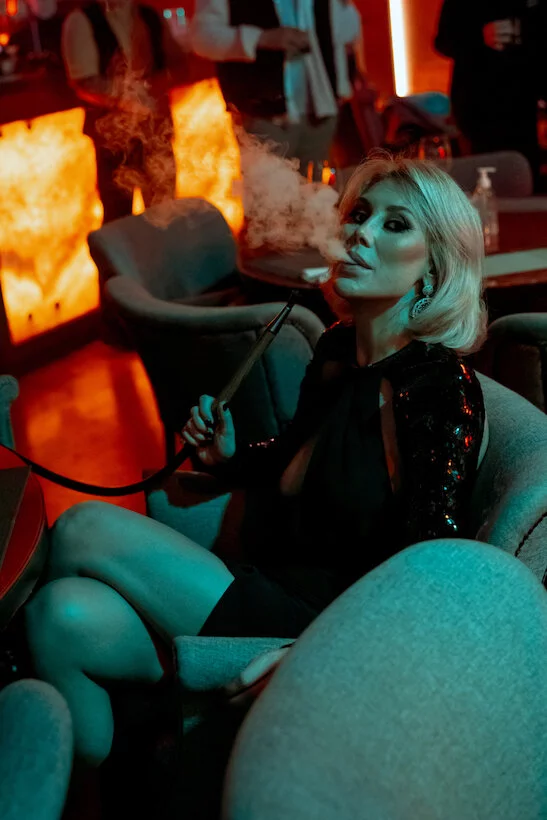 Интерьер/Экстерьер/Банкетная зона/Бар/Стол для двоих/Вход/Главный зал/Lounge зона караоке-клуб Grammy's Караоке фото