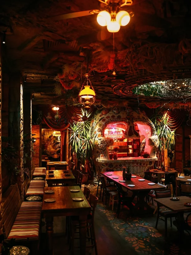 Интерьер/Экстерьер/Банкетная зона/Бар/Стол для двоих/Вход/Главный зал/Lounge зона ресторан Arrurru фото