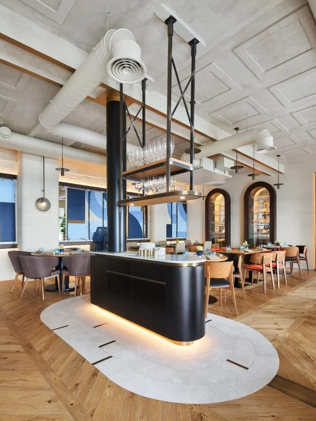 Интерьер/Экстерьер/Банкетная зона/Бар/Стол для двоих/Вход/Главный зал/Lounge зона ресторан Sixty Four фото