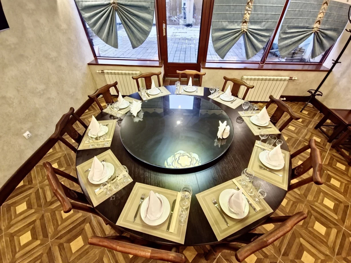 Интерьер/Экстерьер/Банкетная зона/Бар/Стол для двоих/Вход/Главный зал/Lounge зона ресторан Тан Жен фото