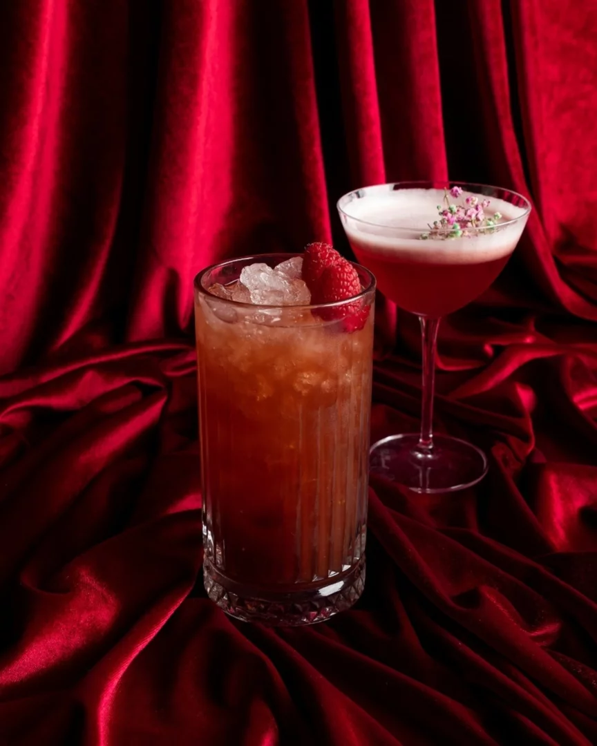 Интерьер/Экстерьер/Банкетная зона/Бар/Стол для двоих/Вход/Главный зал/Lounge зона ресторан Магадан на Красном Октябре фото