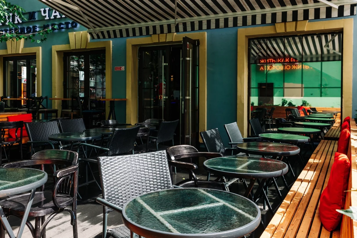 Интерьер/Экстерьер/Банкетная зона/Бар/Стол для двоих/Вход/Главный зал/Lounge зона бар Моряк и чайка фото