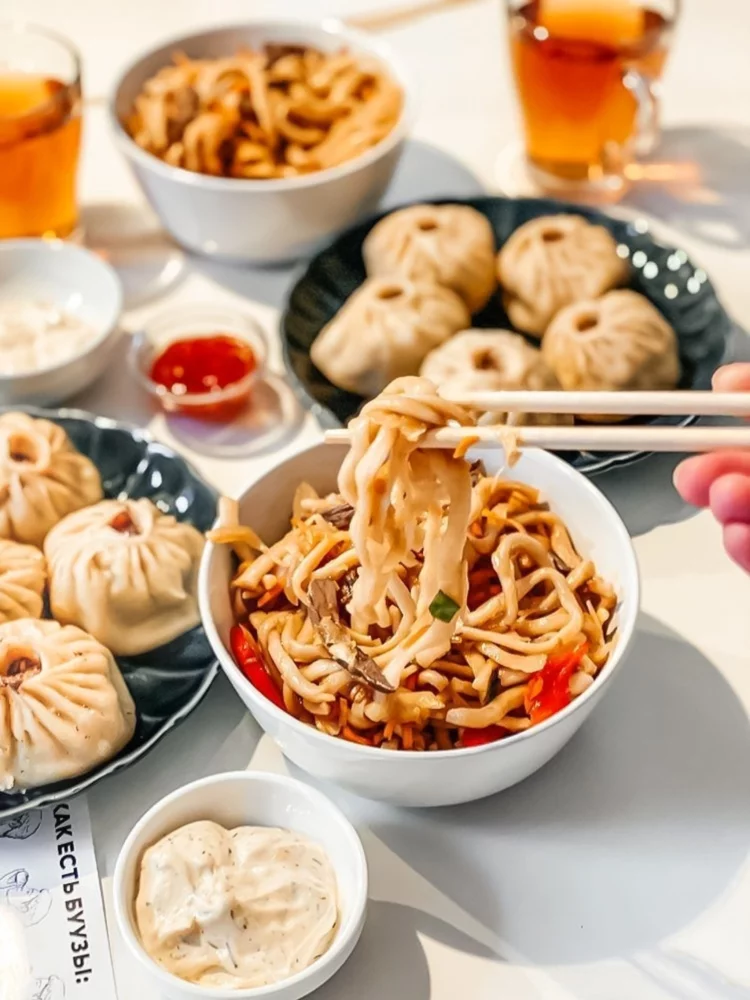 Интерьер/Экстерьер/Банкетная зона/Бар/Стол для двоих/Вход/Главный зал/Lounge зона кафе Хан Буз фото