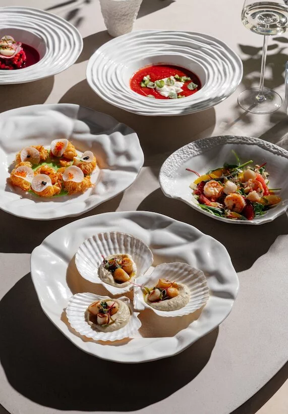 Интерьер/Экстерьер/Банкетная зона/Бар/Стол для двоих/Вход/Главный зал/Lounge зона ресторан Code фото