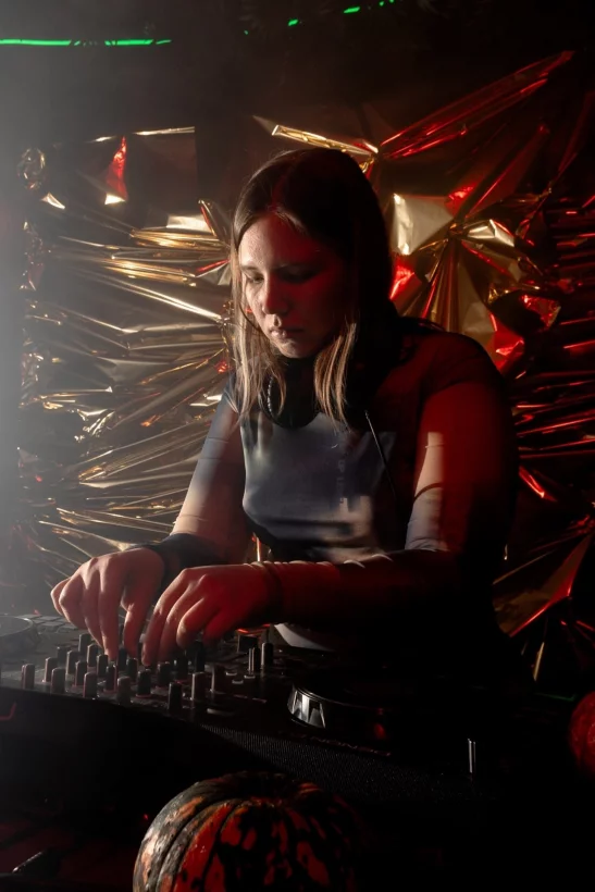 Интерьер/Экстерьер/Банкетная зона/Бар/Стол для двоих/Вход/Главный зал/Lounge зона бар Nebar фото