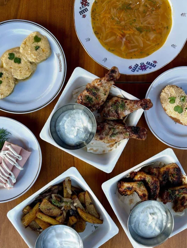 Интерьер/Экстерьер/Банкетная зона/Бар/Стол для двоих/Вход/Главный зал/Lounge зона рюмочная Настоечная фото