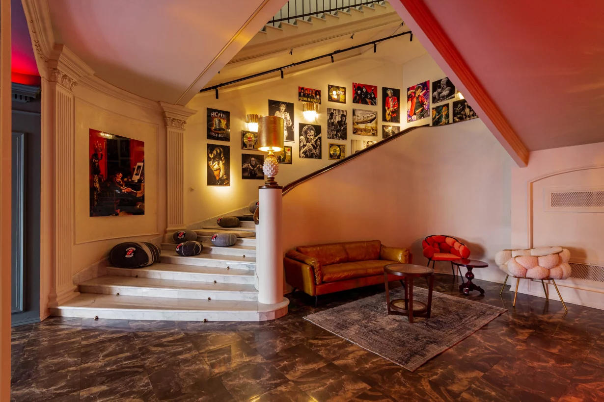 Интерьер/Экстерьер/Банкетная зона/Бар/Стол для двоих/Вход/Главный зал/Lounge зона ресторан Кэф фото