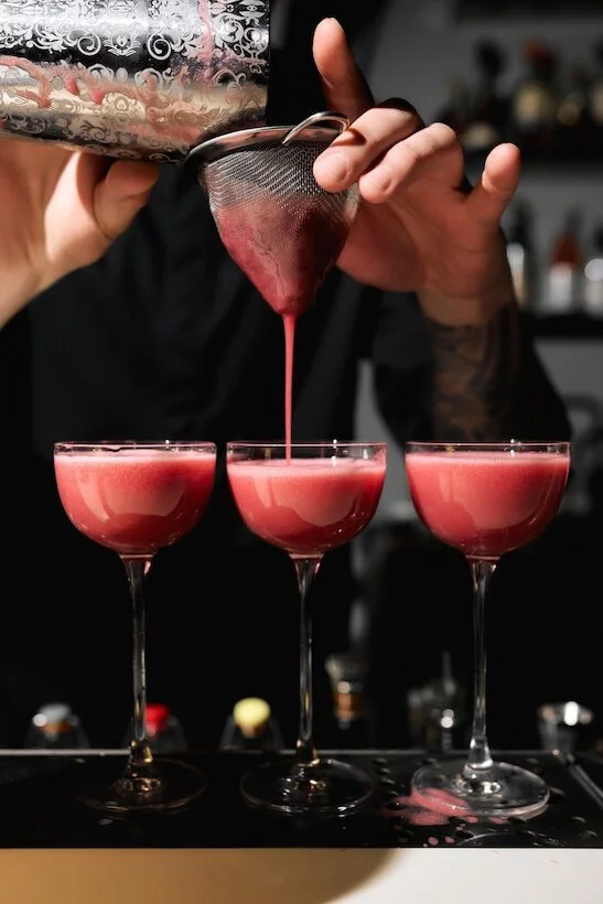 Интерьер/Экстерьер/Банкетная зона/Бар/Стол для двоих/Вход/Главный зал/Lounge зона клуб Department 57 фото