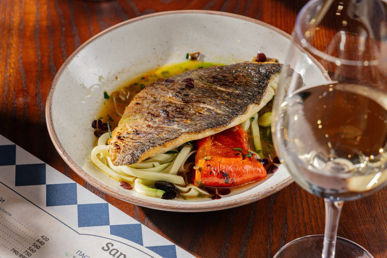 Интерьер/Экстерьер/Банкетная зона/Бар/Стол для двоих/Вход/Главный зал/Lounge зона ресторан Sapori di Italia фото