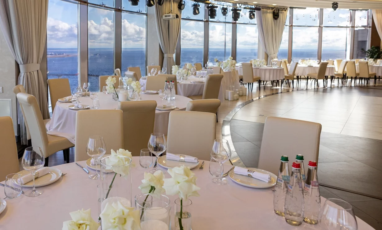 Интерьер/Экстерьер/Банкетная зона/Бар/Стол для двоих/Вход/Главный зал/Lounge зона ресторан Пространство 360 фото