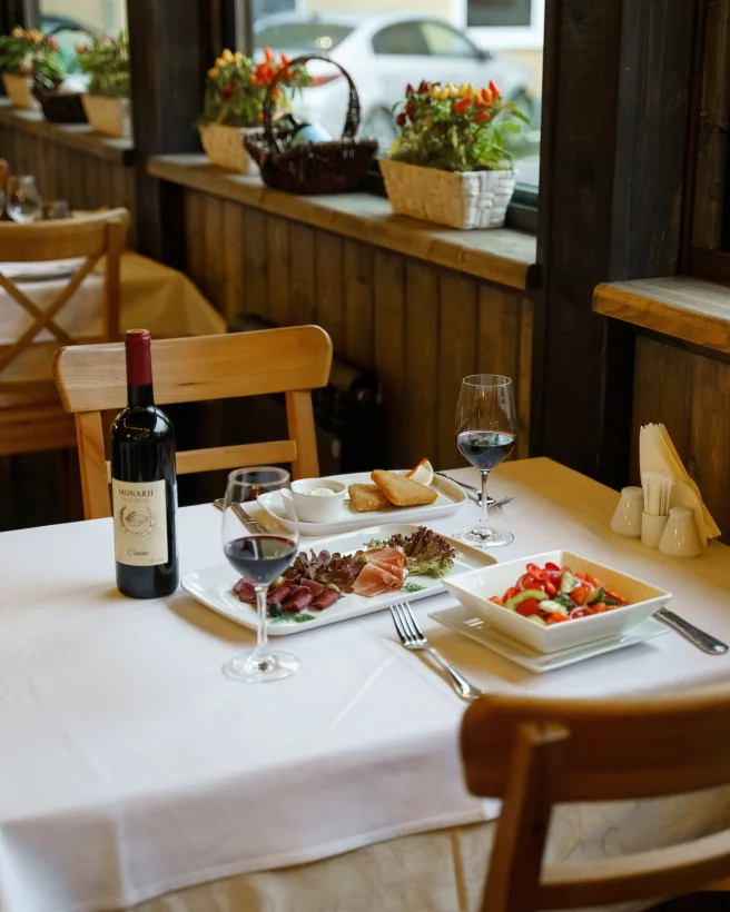 Интерьер/Экстерьер/Банкетная зона/Бар/Стол для двоих/Вход/Главный зал/Lounge зона ресторан Субботица Фили фото