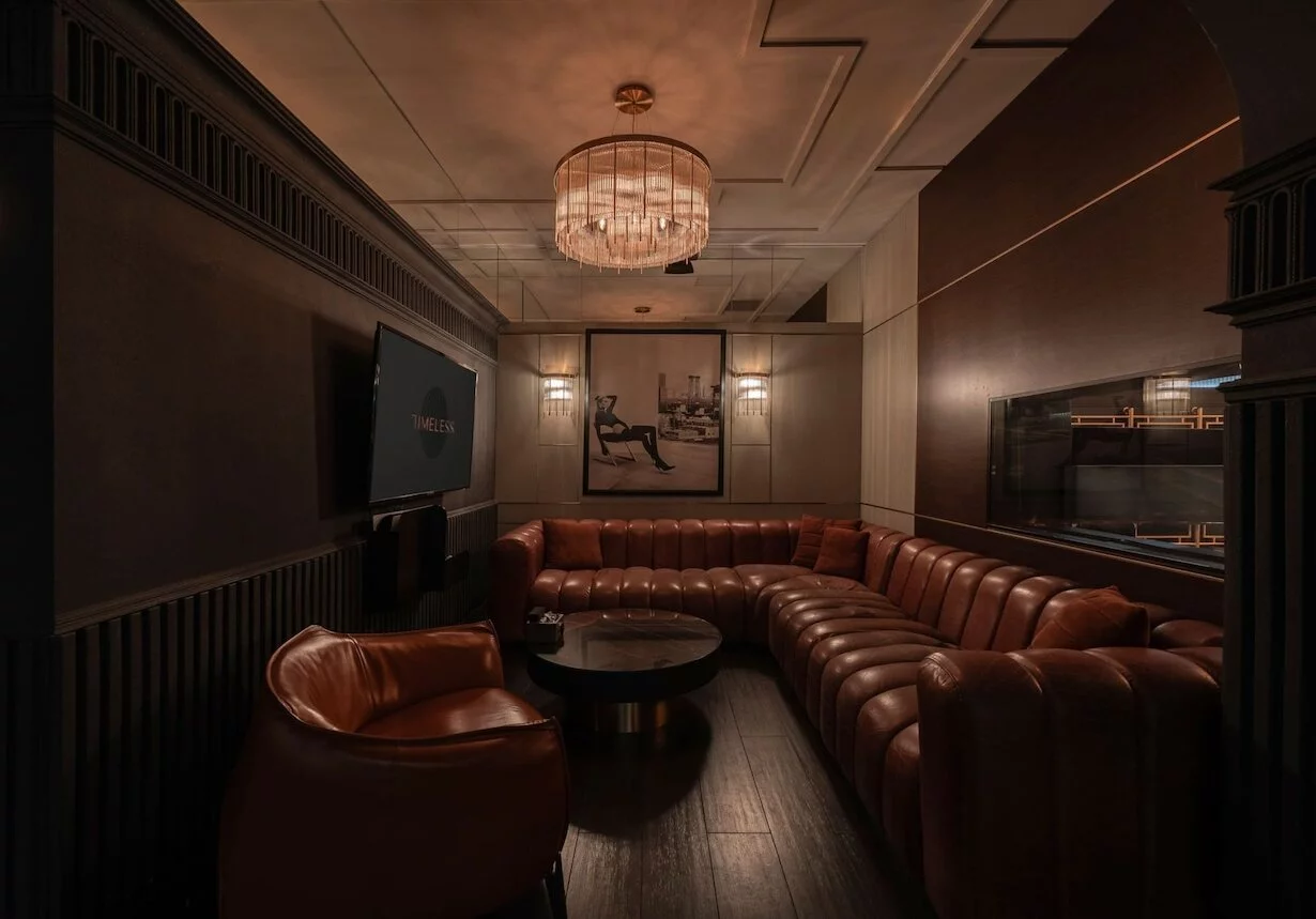 Интерьер/Экстерьер/Банкетная зона/Бар/Стол для двоих/Вход/Главный зал/Lounge зона кальянная Timeless Новый Арбат фото