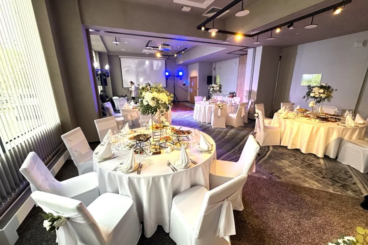 Интерьер/Экстерьер/Банкетная зона/Бар/Стол для двоих/Вход/Главный зал/Lounge зона ресторан Domina Пулково фото