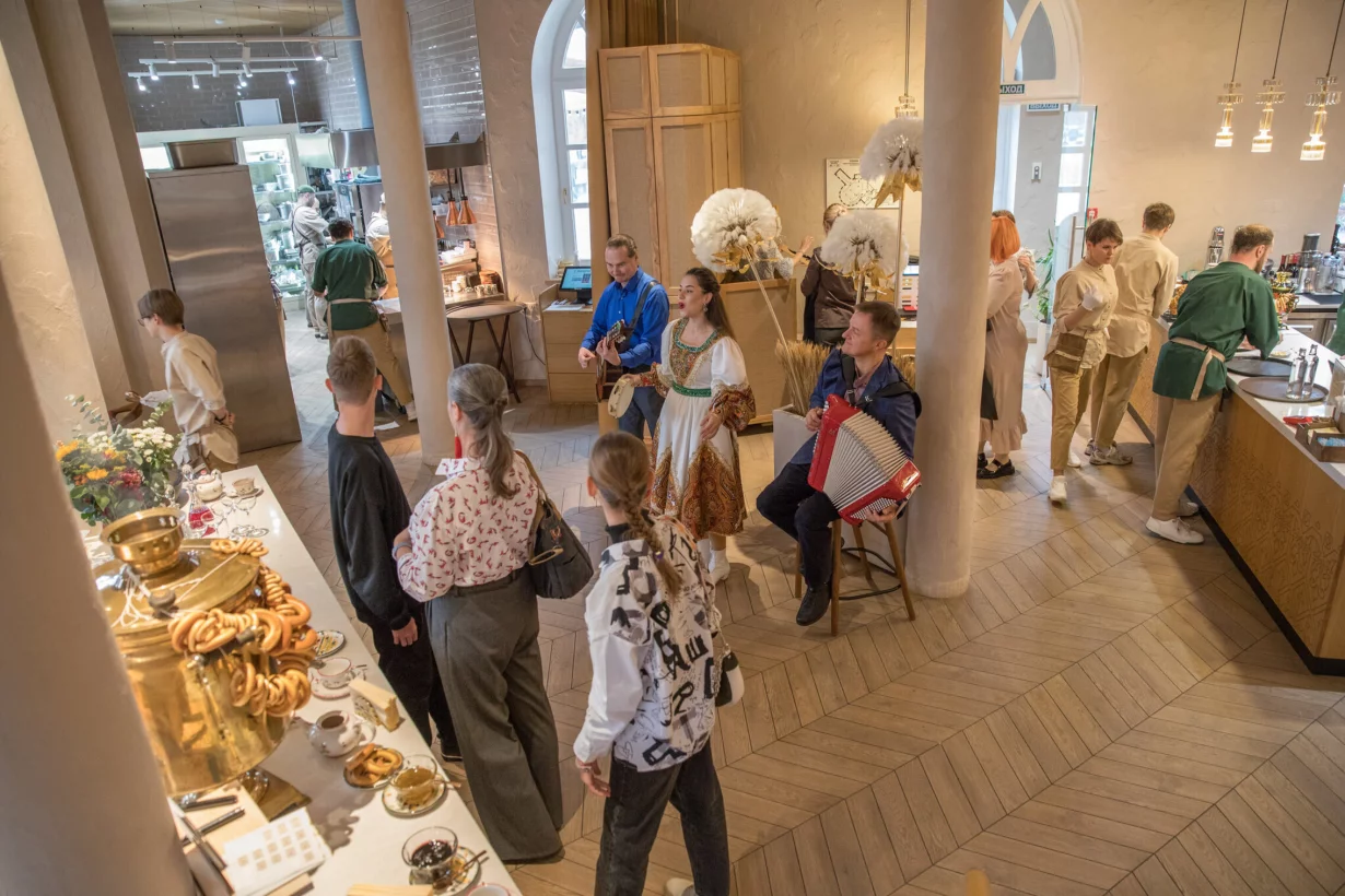 Интерьер/Экстерьер/Банкетная зона/Бар/Стол для двоих/Вход/Главный зал/Lounge зона ресторан Есения фото