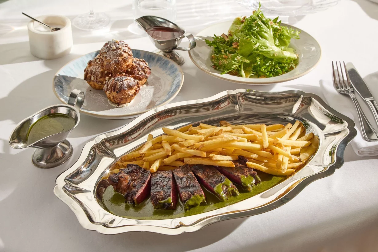 Интерьер/Экстерьер/Банкетная зона/Бар/Стол для двоих/Вход/Главный зал/Lounge зона стейк-хаус Рыбы нет фото