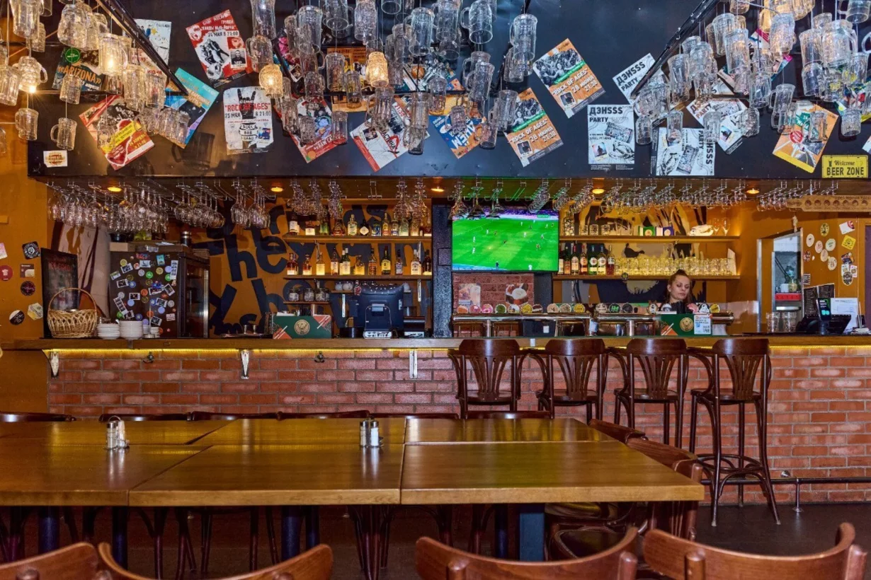 Интерьер/Экстерьер/Банкетная зона/Бар/Стол для двоих/Вход/Главный зал/Lounge зона бар Pivzavod77 фото