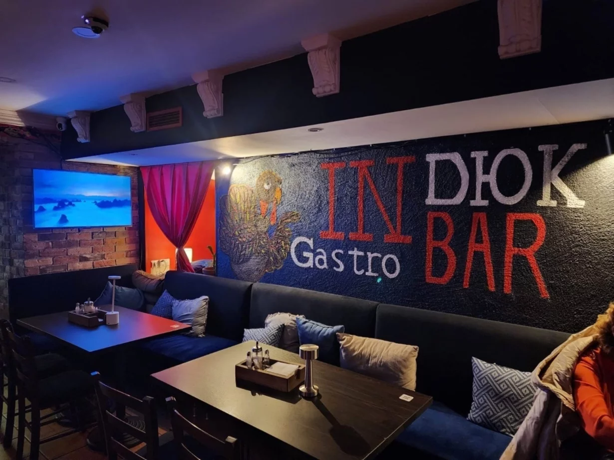 Интерьер/Экстерьер/Банкетная зона/Бар/Стол для двоих/Вход/Главный зал/Lounge зона бар Indюk фото