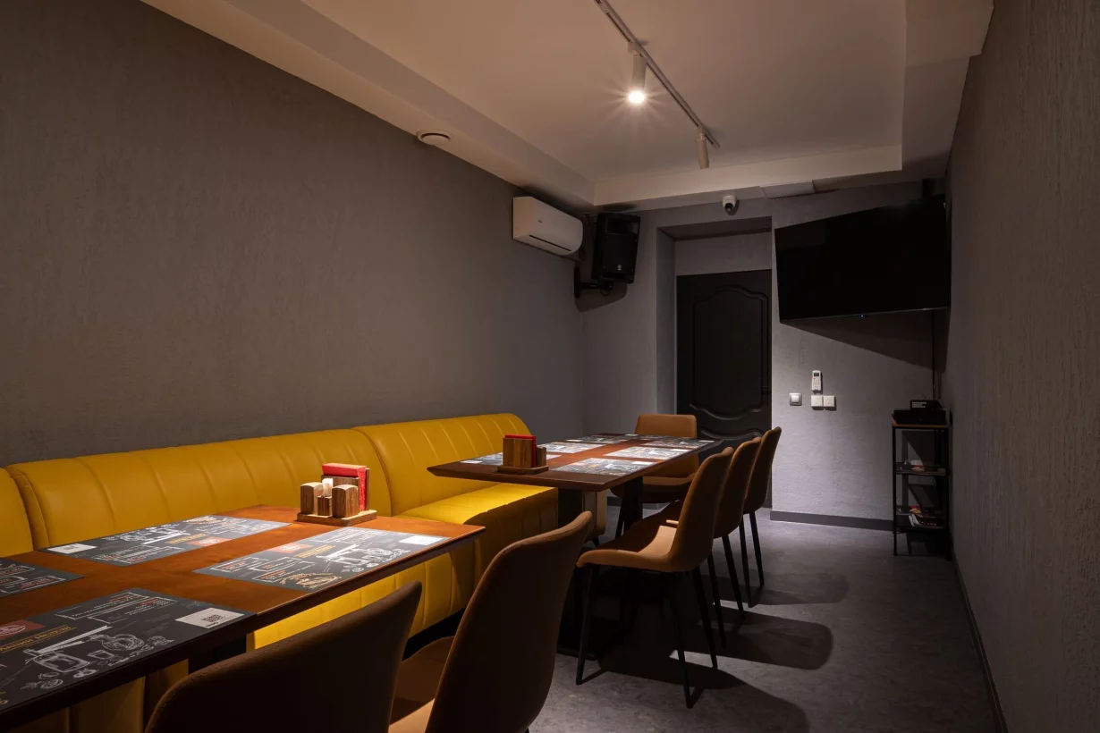 Интерьер/Экстерьер/Банкетная зона/Бар/Стол для двоих/Вход/Главный зал/Lounge зона бар Настойкин фото