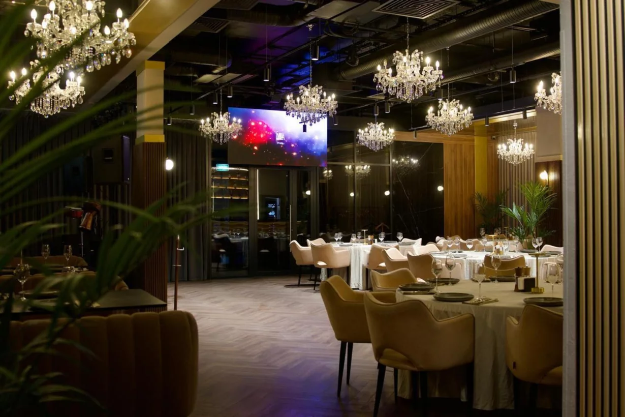 Интерьер/Экстерьер/Банкетная зона/Бар/Стол для двоих/Вход/Главный зал/Lounge зона ресторан The Villa фото