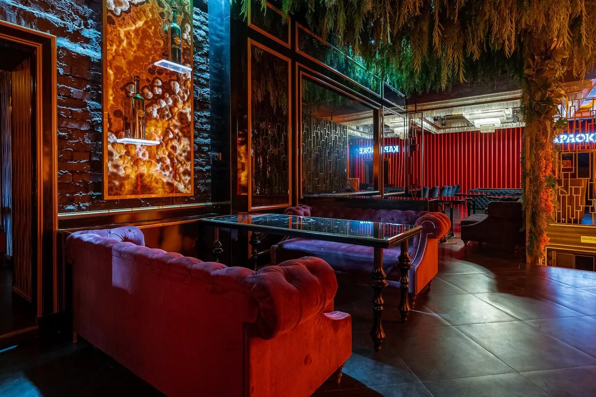 Интерьер/Экстерьер/Банкетная зона/Бар/Стол для двоих/Вход/Главный зал/Lounge зона клуб Project фото