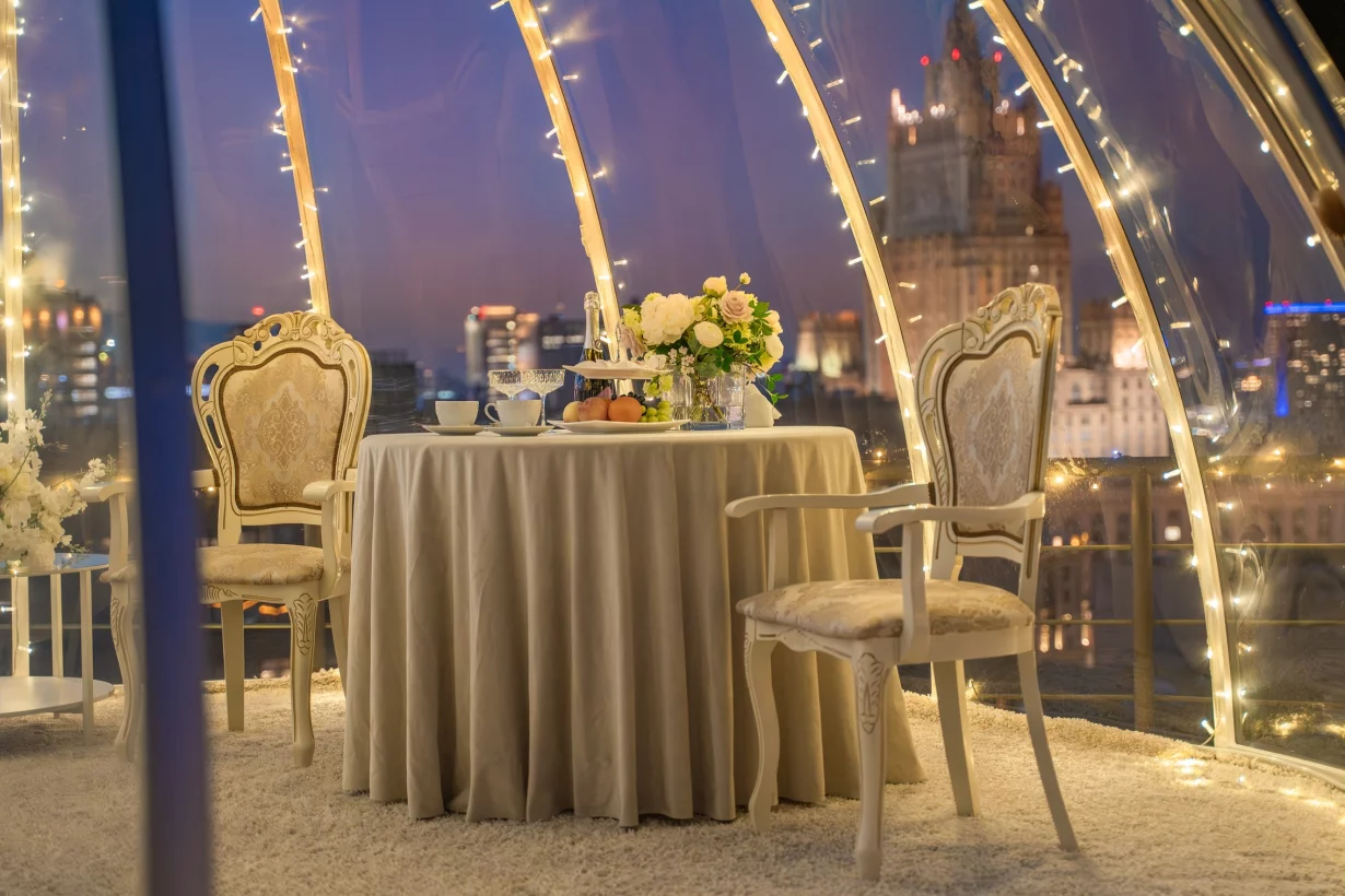 Интерьер/Экстерьер/Банкетная зона/Бар/Стол для двоих/Вход/Главный зал/Lounge зона лофт One Love фото