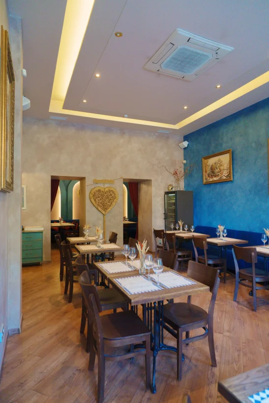 Интерьер/Экстерьер/Банкетная зона/Бар/Стол для двоих/Вход/Главный зал/Lounge зона ресторан Sapori di Italia фото