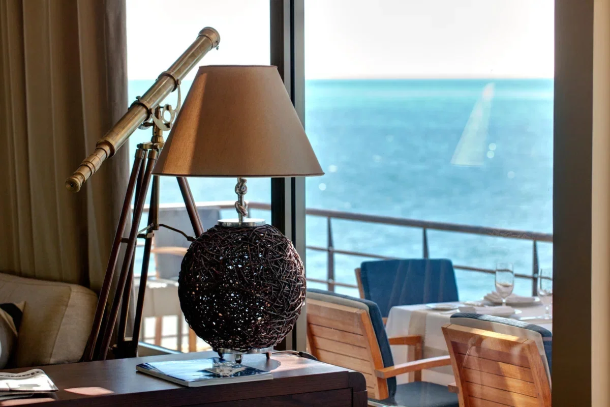 Интерьер/Экстерьер/Банкетная зона/Бар/Стол для двоих/Вход/Главный зал/Lounge зона ресторан Black Sea Beach Club фото