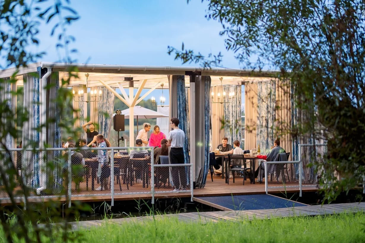 Веранда на воде Берег желаний