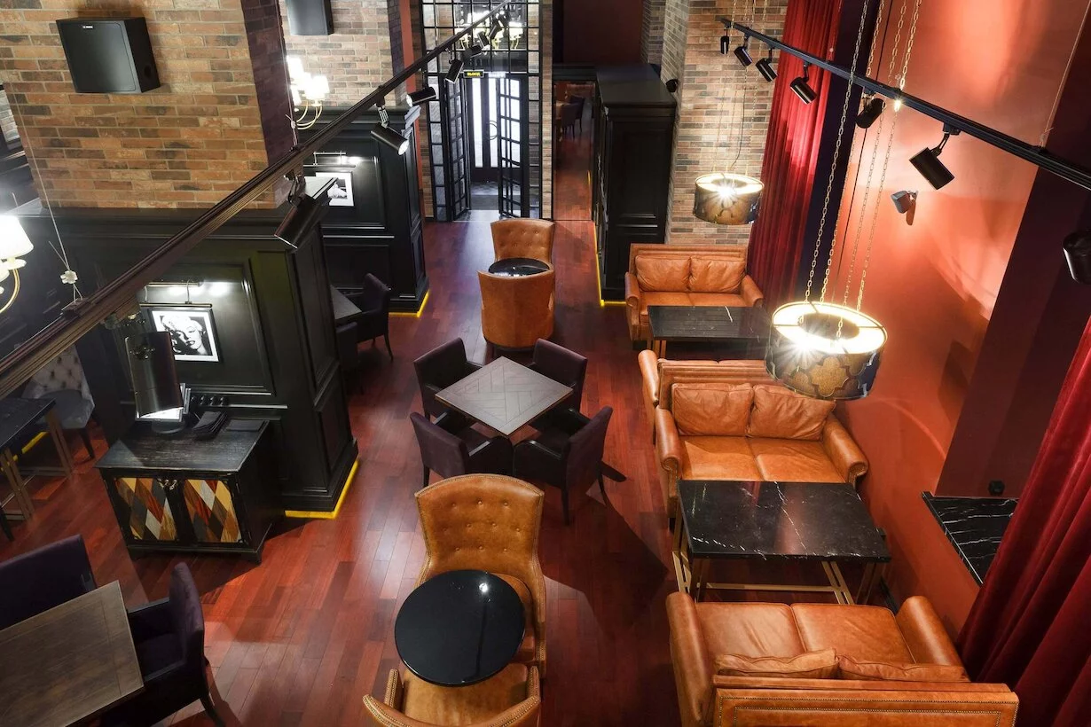 Интерьер/Экстерьер/Банкетная зона/Бар/Стол для двоих/Вход/Главный зал/Lounge зона бар Wine Story фото