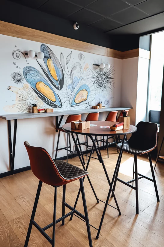 Интерьер/Экстерьер/Банкетная зона/Бар/Стол для двоих/Вход/Главный зал/Lounge зона гастробар Деликатеска фото