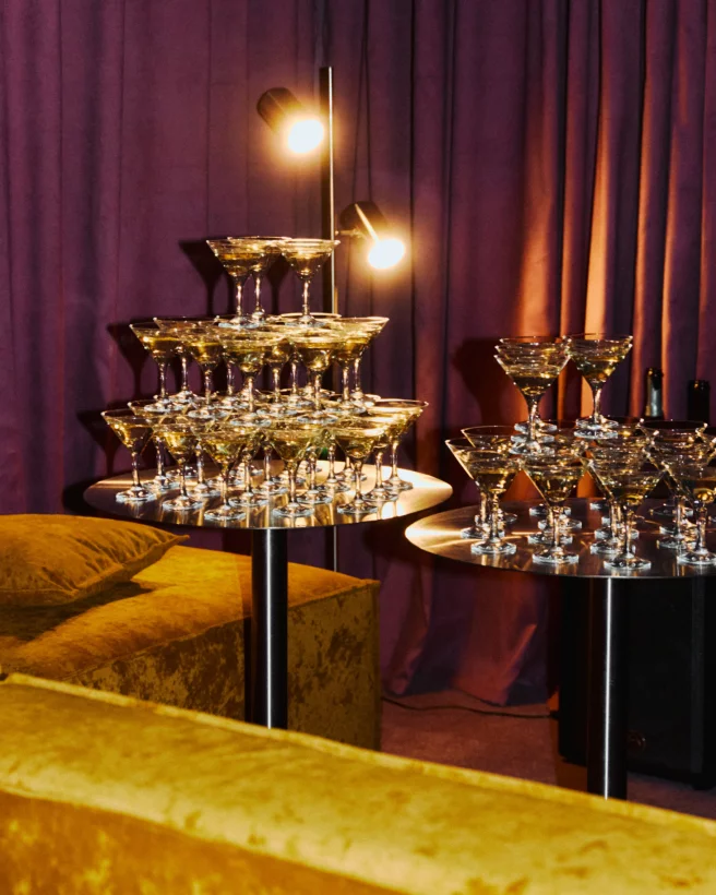 Интерьер/Экстерьер/Банкетная зона/Бар/Стол для двоих/Вход/Главный зал/Lounge зона бар Nomer фото