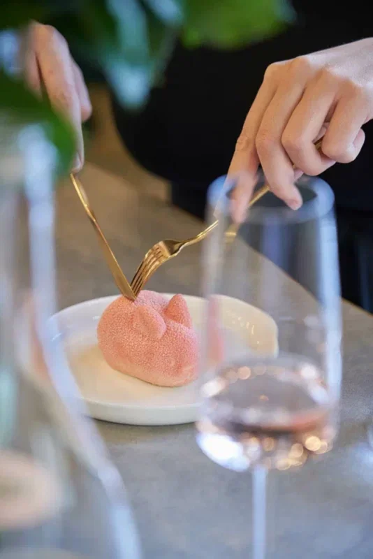 Интерьер/Экстерьер/Банкетная зона/Бар/Стол для двоих/Вход/Главный зал/Lounge зона кафе Renard фото