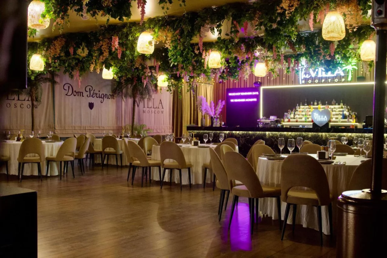 Интерьер/Экстерьер/Банкетная зона/Бар/Стол для двоих/Вход/Главный зал/Lounge зона ресторан The Villa фото