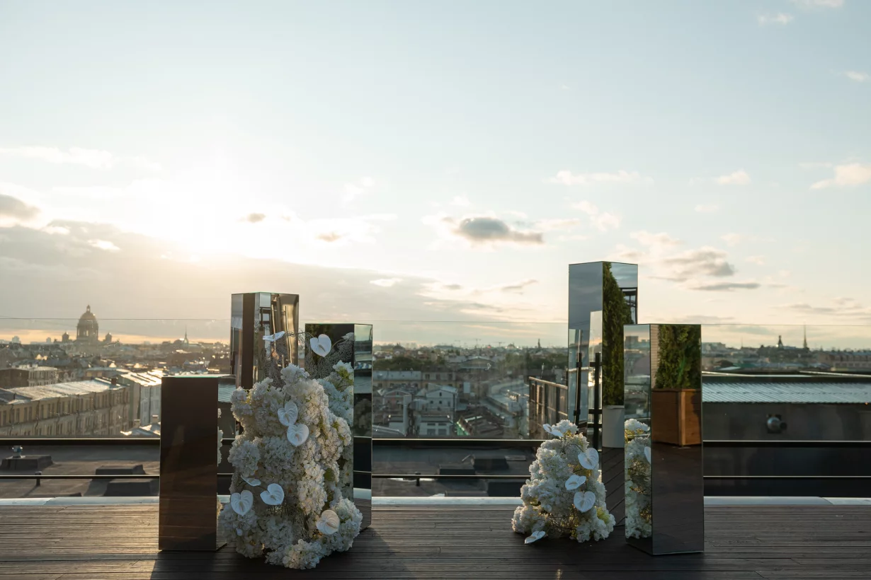 Интерьер/Экстерьер/Банкетная зона/Бар/Стол для двоих/Вход/Главный зал/Lounge зона лофт Sky Terrasse фото